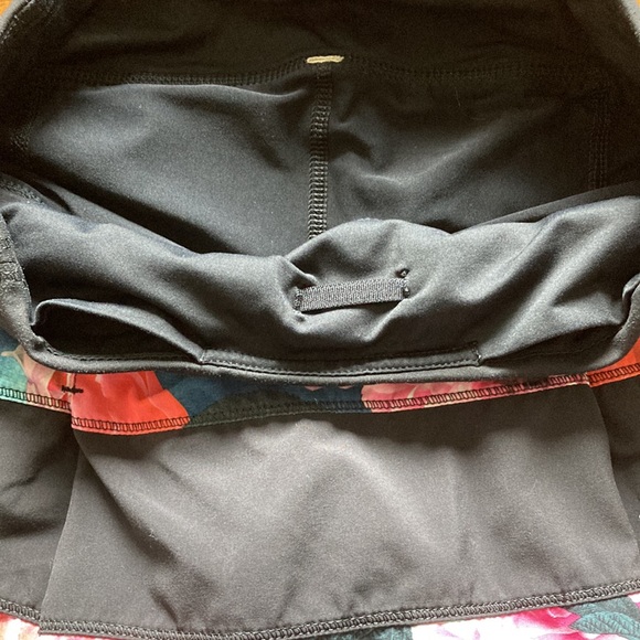 Lululemon running skirt size 2 - Picture 6 of 7